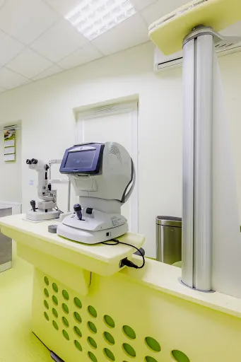 NZOZ "OKO- RES" Okulistyczna Poradnia Specjalistyczna z Oddziałem Chirurgii Jednego Dnia, Optyk